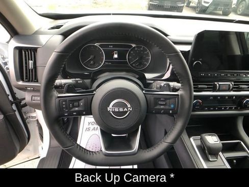 Certified 2025 Nissan Pathfinder SL image 17