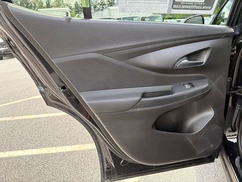 Used 2025 Buick Envista Preferred FWD image 21