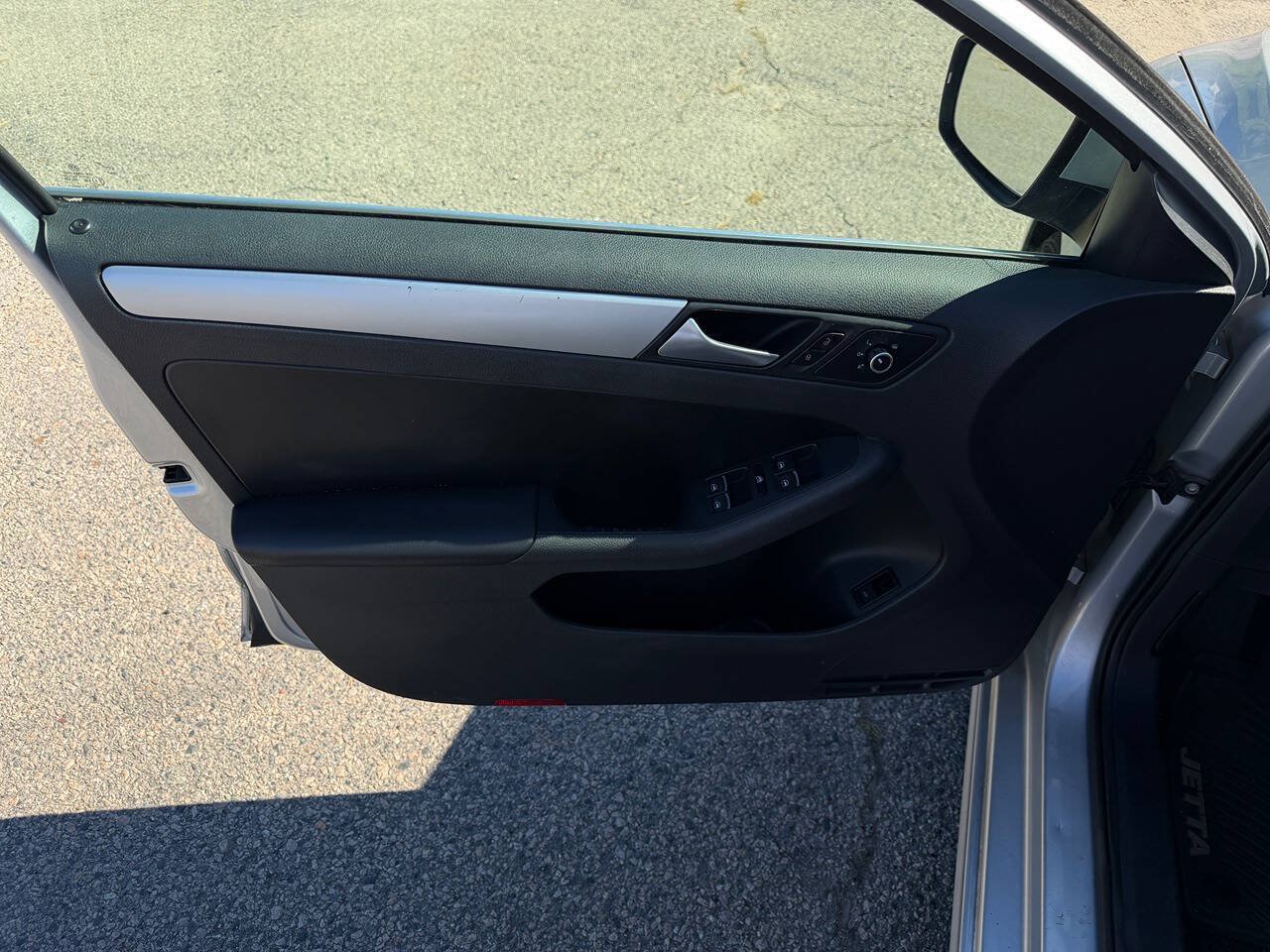 Used 2013 Volkswagen Jetta SE FWD image 9