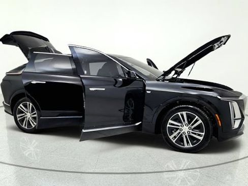 Used 2024 Cadillac Lyriq Luxury AWD/4WD image 20
