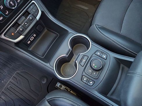 Used 2023 GMC Terrain SLT w/ Infotainment Package II image 21