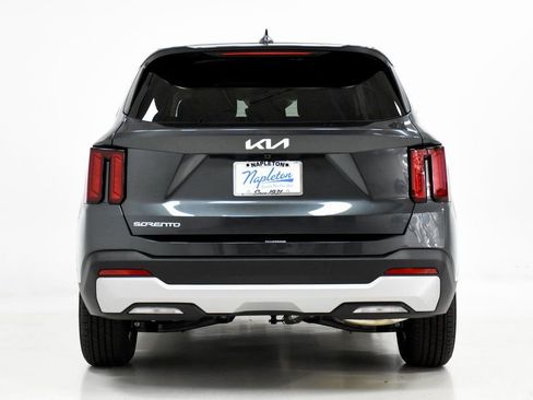 Certified 2024 Kia Sorento LX image 27
