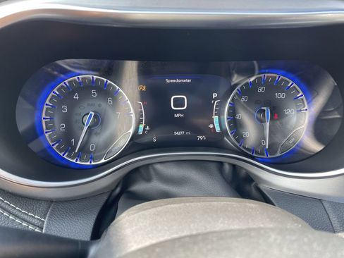 Used 2022 Chrysler Pacifica Limited w/ S Appearance Package AWD/4WD image 17