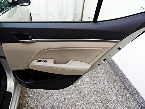 Used 2017 Hyundai Elantra Limited w/ Limited Tech Package 04 image 12