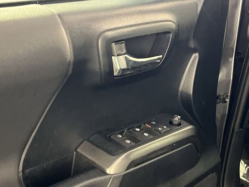 Used 2019 Toyota Tacoma TRD Off-Road image 15