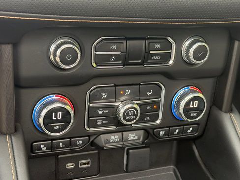 Used 2023 GMC Yukon AT4 w/ Technology Package AWD/4WD image 23