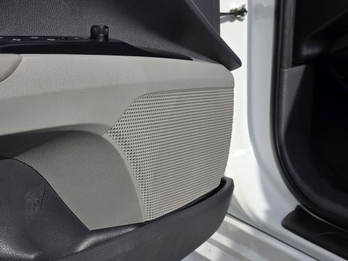 Used 2019 Toyota Camry L image 16