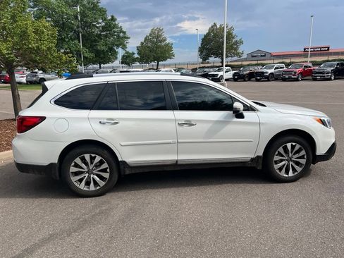 Used 2017 Subaru Outback 3.6R Touring AWD/4WD image 6