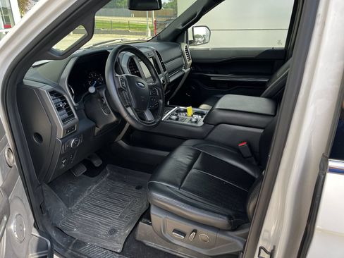 Used 2019 Ford Expedition XLT w/ Equipment Group 202A AWD/4WD image 5