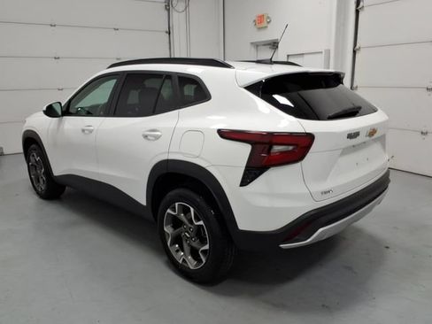 Used 2024 Chevrolet Trax LT FWD image 5