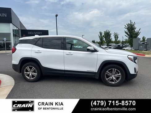 Used 2018 GMC Terrain SLE FWD image 3