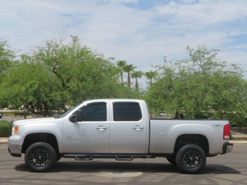 Used 2010 GMC Sierra 2500 SLT w/ SLT Convenience Package AWD/4WD image 2