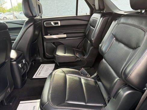 Used 2020 Ford Explorer XLT w/ Equipment Group 202A AWD/4WD image 15