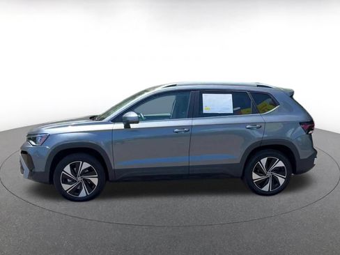 Used 2026 Volkswagen Taos SE AWD/4WD image 9
