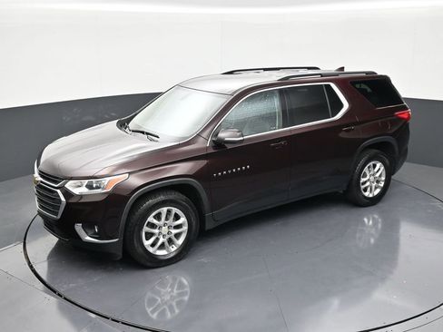 Used 2021 Chevrolet Traverse LT image 12