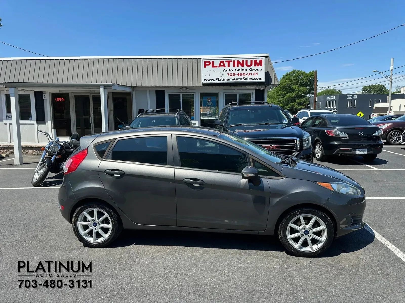 Used 2015 Ford Fiesta SE w/ Equipment Group 201A FWD image 2