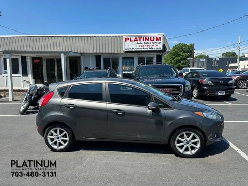 Used 2015 Ford Fiesta SE w/ Equipment Group 201A FWD image 2