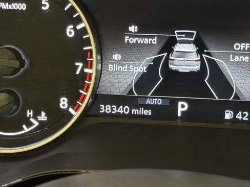 Used 2025 Nissan Pathfinder SV AWD/4WD image 21