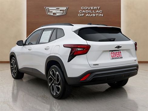 Used 2025 Chevrolet Trax RS w/ Sunroof Package image 3