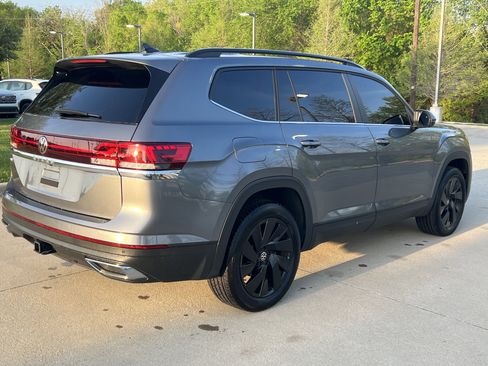 Certified 2024 Volkswagen Atlas SE w/ Panoramic Sunroof Package image 10