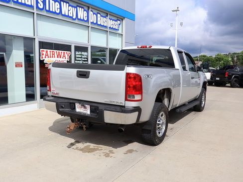 Used 2011 GMC Sierra 2500 W/T w/ Work Truck Preferred Package AWD/4WD image 3