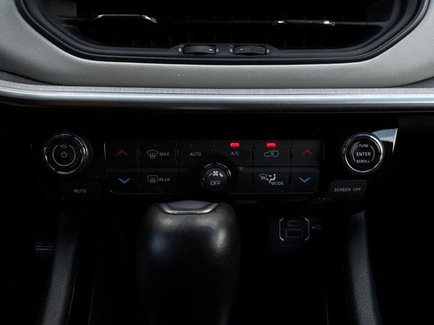 Used 2025 Jeep Compass Limited AWD/4WD image 28