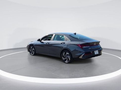 Used 2025 Hyundai Elantra SEL FWD image 6