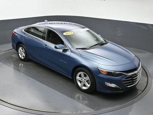 Used 2024 Chevrolet Malibu LT image 3