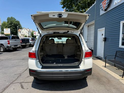 Used 2013 Toyota Highlander Plus AWD/4WD image 37