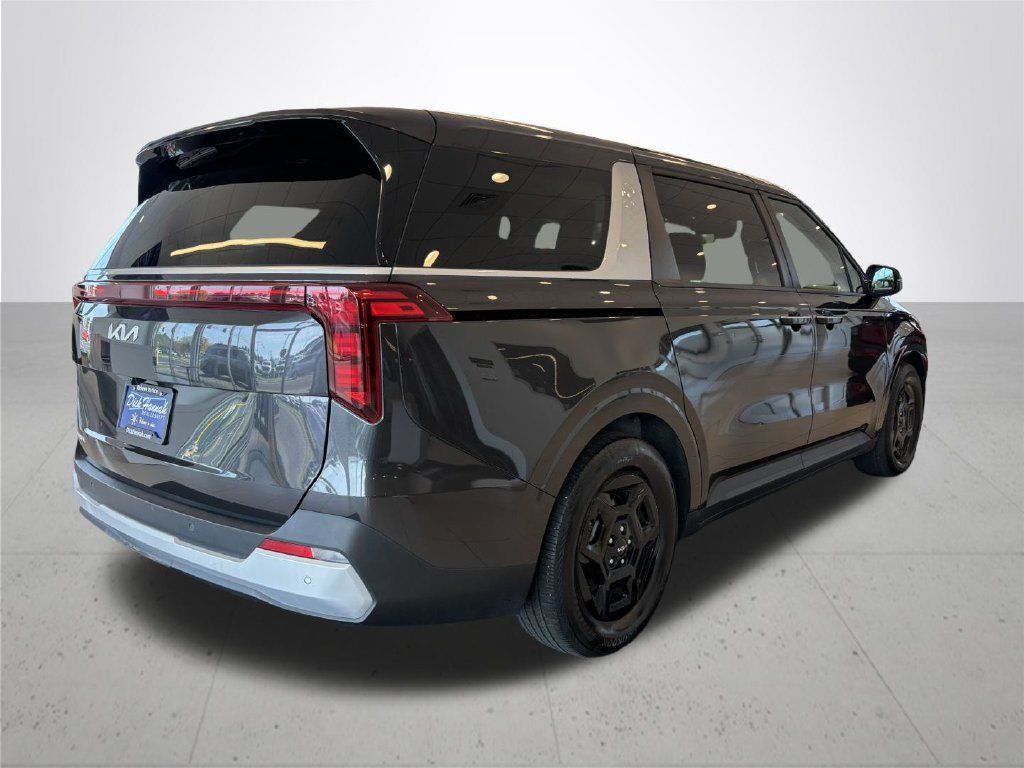 Used 2025 Kia Carnival FWD image 7