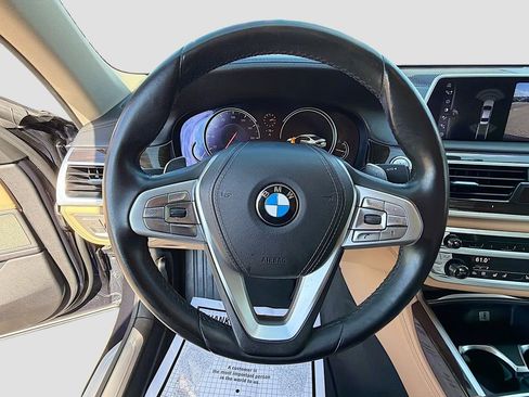 Used 2016 BMW 750i image 40