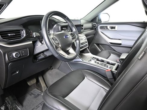 Used 2022 Ford Explorer XLT w/ Equipment Group 202A image 24
