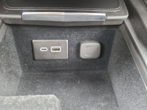 Used 2024 Cadillac XT4 Sport image 32