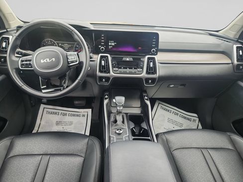 Certified 2022 Kia Sorento S w/ Panoramic Sunroof Package AWD/4WD image 12