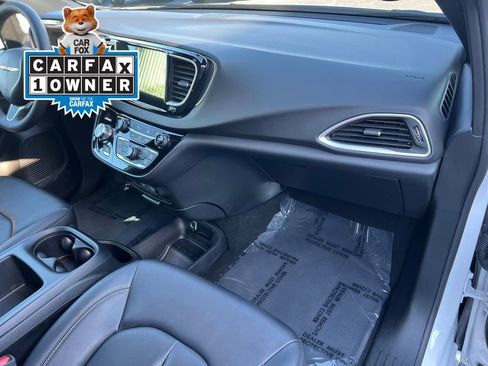Used 2025 Chrysler Pacifica Select FWD image 29