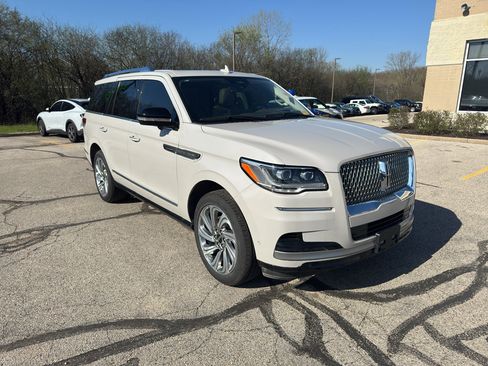 Used 2024 Lincoln Navigator Reserve w/ Equipment Group 201A image 3