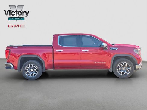 Used 2024 GMC Sierra 1500 SLT w/ X31 Off-Road Package AWD/4WD image 18