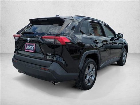 Used 2022 Toyota RAV4 XLE FWD image 5