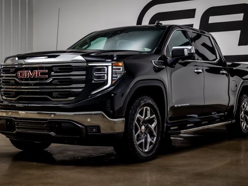 Used 2023 GMC Sierra 1500 SLT w/ SLT Premium Plus Package AWD/4WD image 31