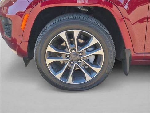 Used 2025 Jeep Grand Cherokee Overland w/ Adv Protech Group III AWD/4WD image 9