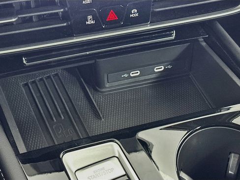 Used 2025 Volkswagen Atlas SE AWD/4WD image 26