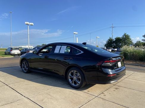 Used 2023 Honda Accord EX image 8