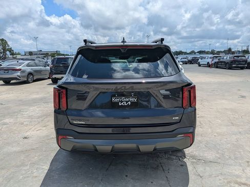Certified 2025 Kia Sorento SX Prestige w/ Sage Leather Package AWD/4WD image 7