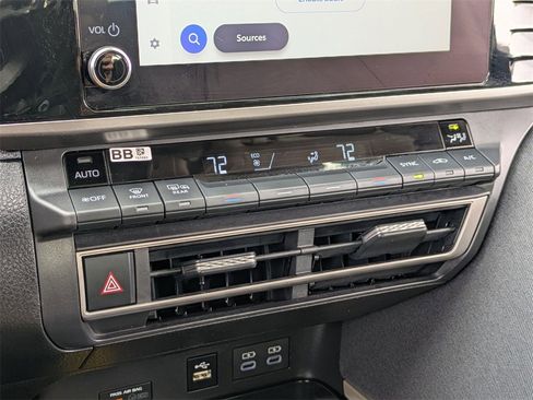 Used 2025 Toyota Camry LE image 17