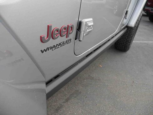 Used 2018 Jeep Wrangler Unlimited Rubicon w/ Dual Top Group image 25