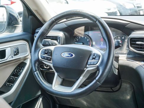 Used 2023 Ford Explorer Limited w/ Equipment Group 301A RWD image 16