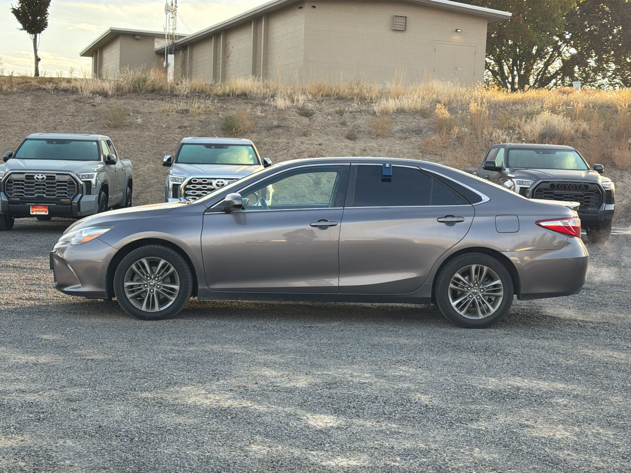 Used 2016 Toyota Camry SE w/ Moonroof Package FWD image 7
