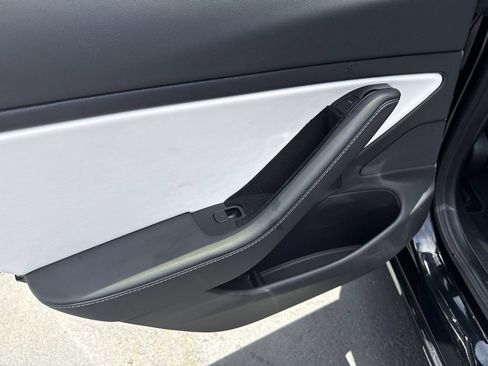 Used 2018 Tesla Model 3 Mid Range RWD image 8