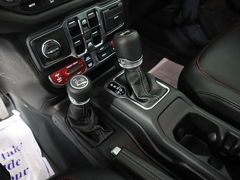 Used 2024 Jeep Wrangler Unlimited Rubicon image 38