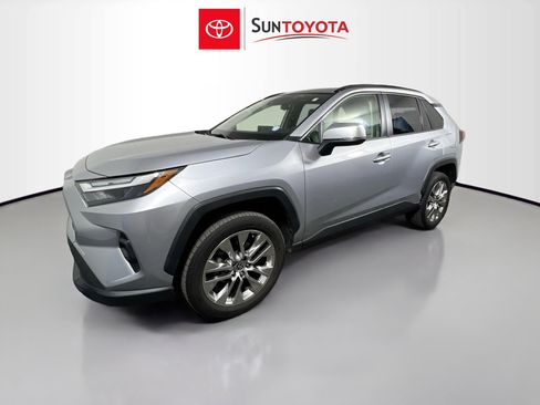 Used 2023 Toyota RAV4 XLE Premium image 9